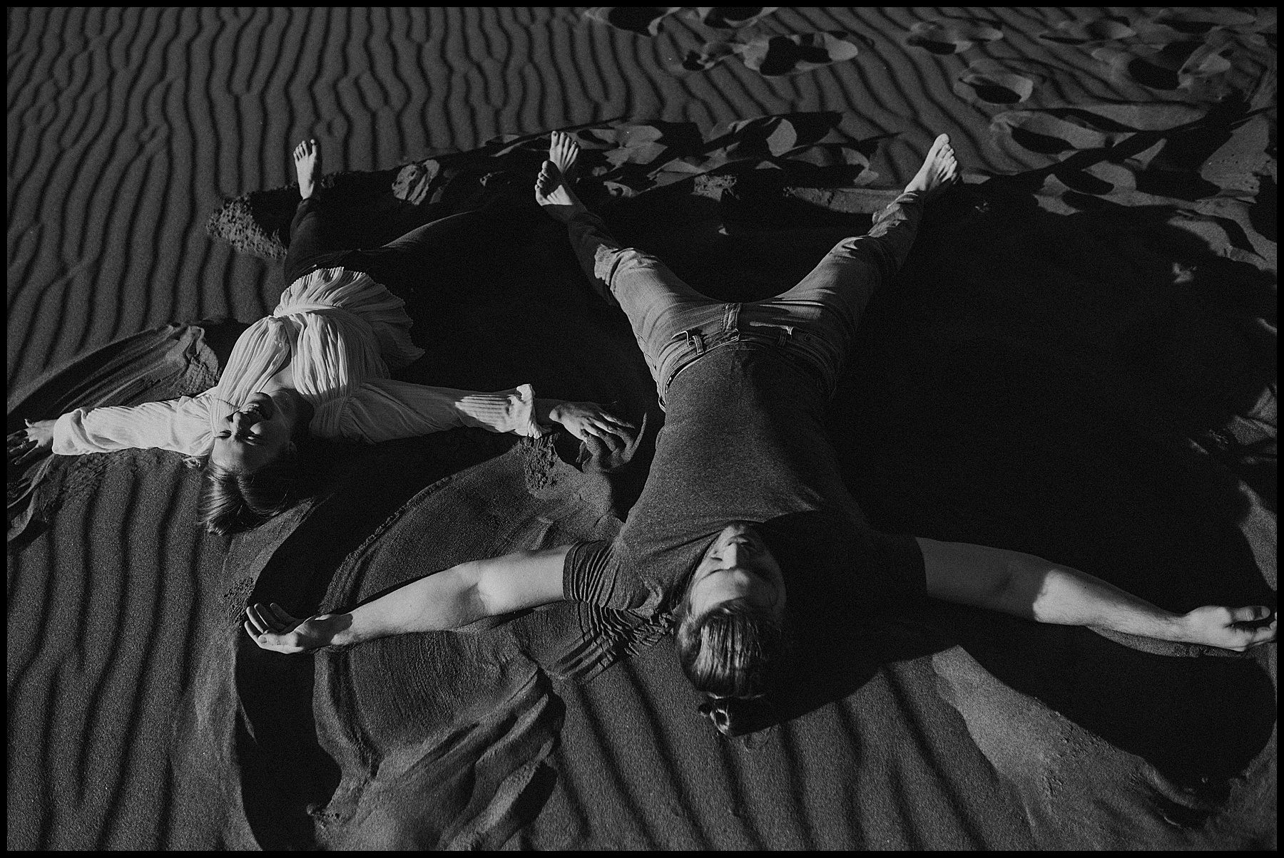 engagement session at sand dunes national park