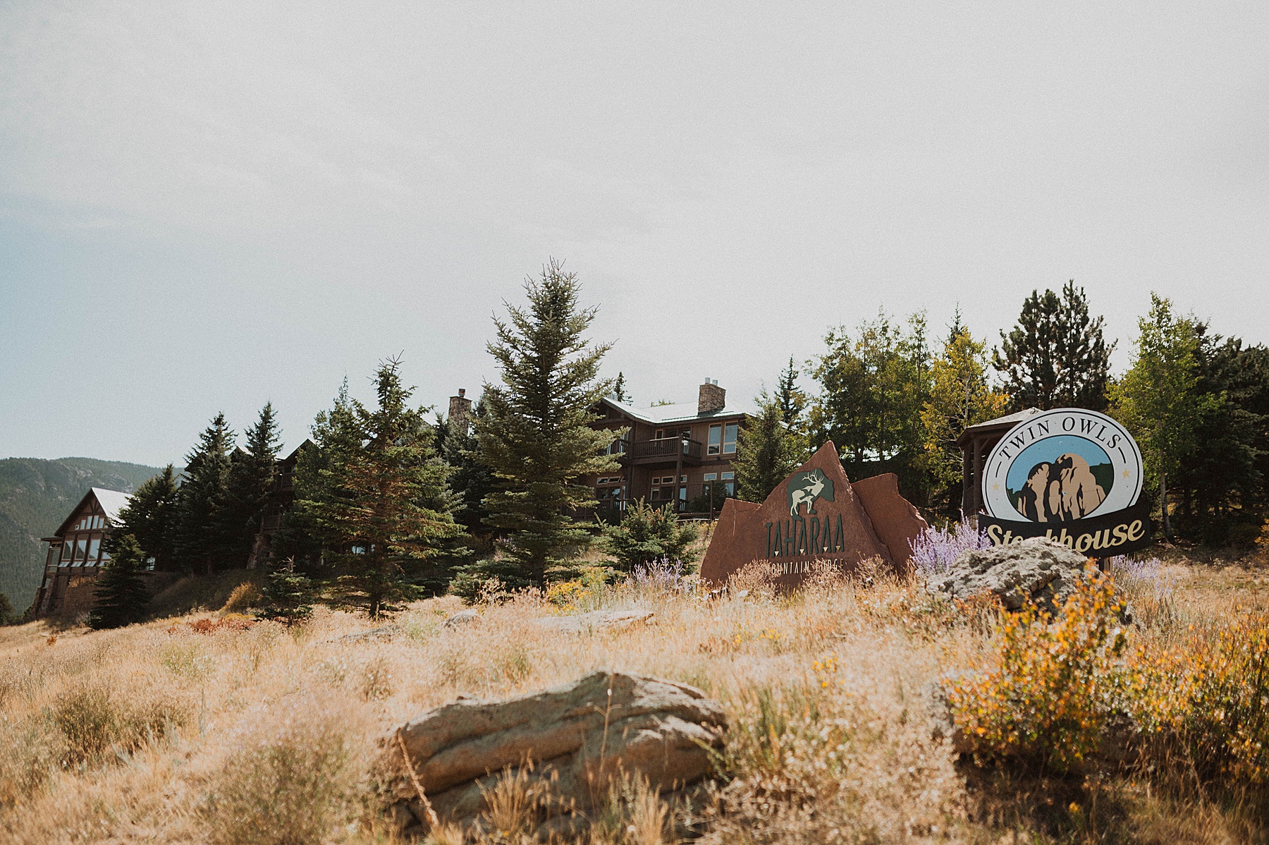 taharaa mountain lodge wedding in estes park 